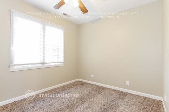 Building Photo - 9922 S 86th Ave
