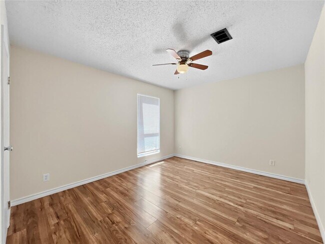 Building Photo - 1012 Fieldwood Dr