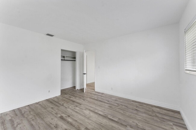 Building Photo - 430 NE 49th St