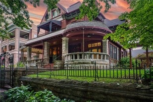 Building Photo - 425 Gladstone Blvd