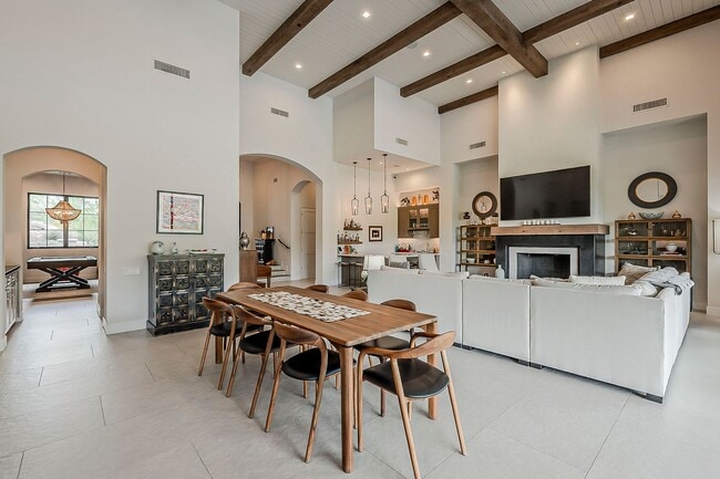 Building Photo - Luxury Home ready for January Move-in