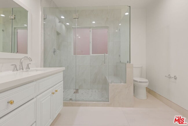 Building Photo - 500 Warner Ave