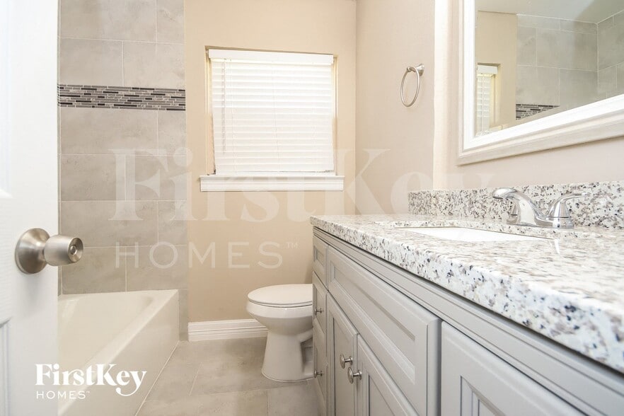 Building Photo - 1204 Trenton Ln