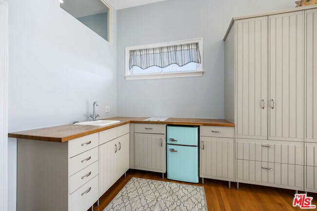 Building Photo - 11215 Sunset Blvd