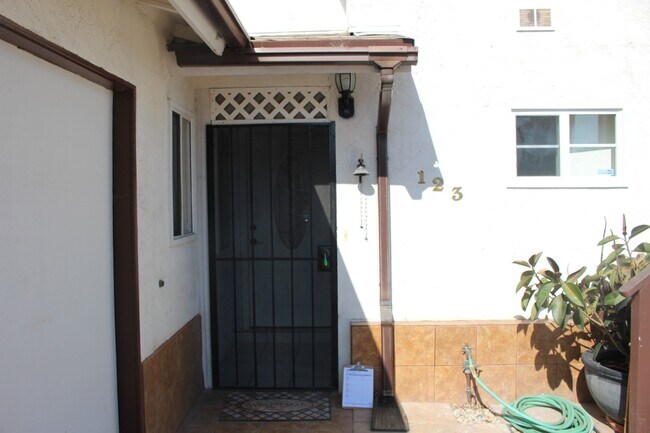 Building Photo - Frontier Dr.