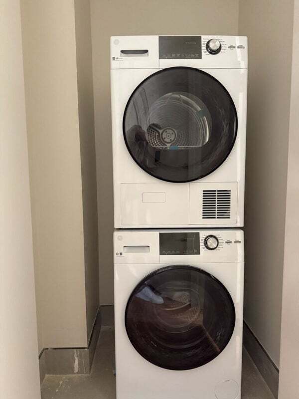 Building Photo - Nice room in a good neighborhood