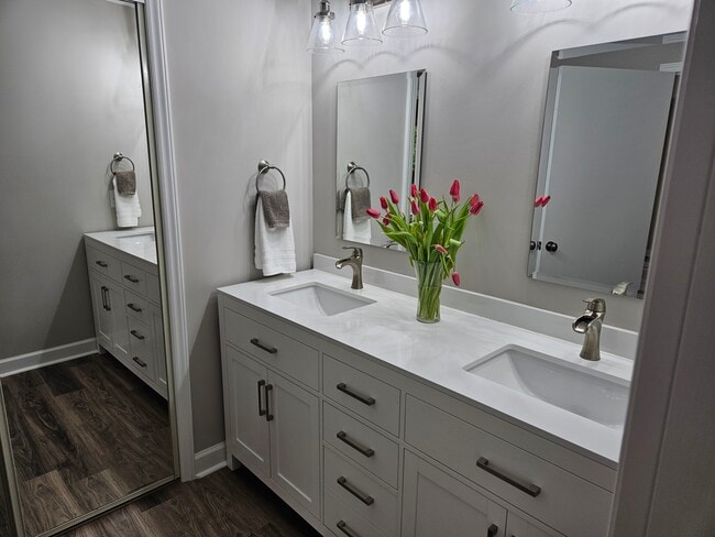 Primary bathroom - 9614 Heritage Ln