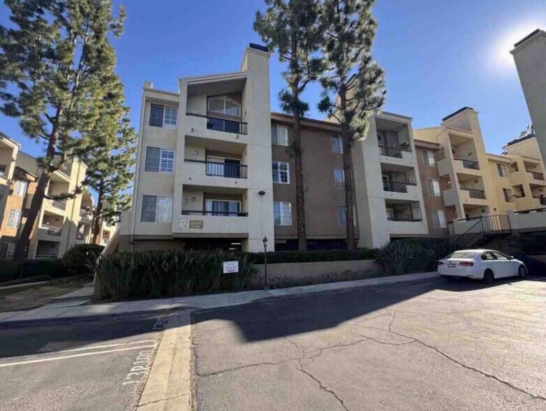 Building Photo - 5545 Canoga Ave