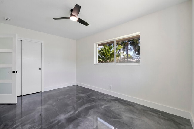 Building Photo - 2160 NE 53rd St
