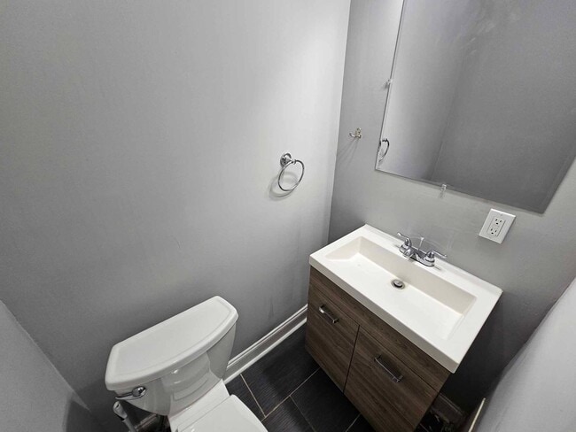 Building Photo - 3 Bed/1.5 bath Townhouse in Pigtown