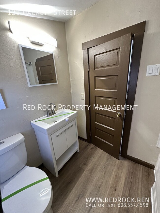 Building Photo - 121 Hackett St