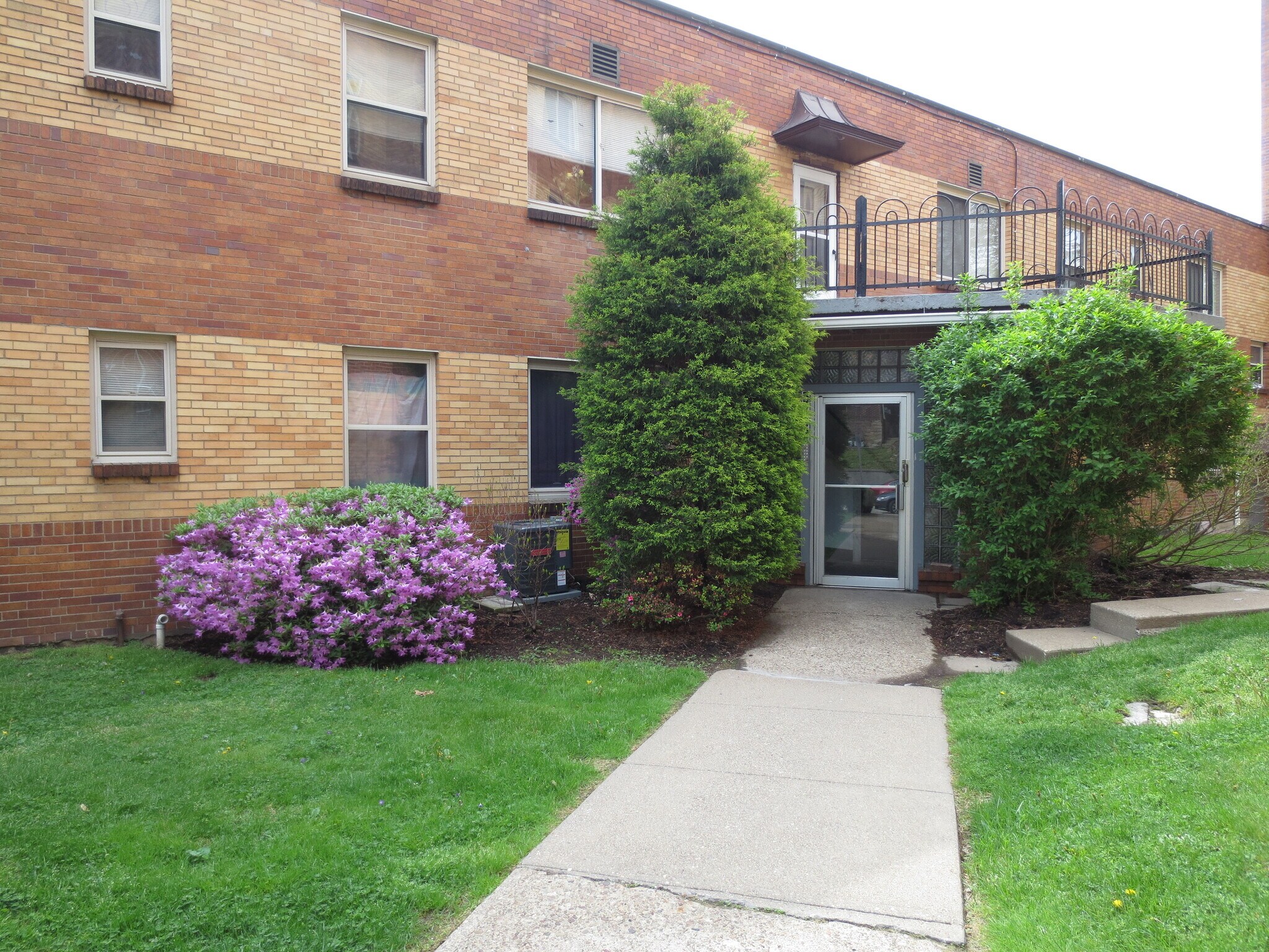 Building Photo - 5712 Phillips Ave