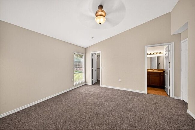 Building Photo - 6222 Fort Maddin St