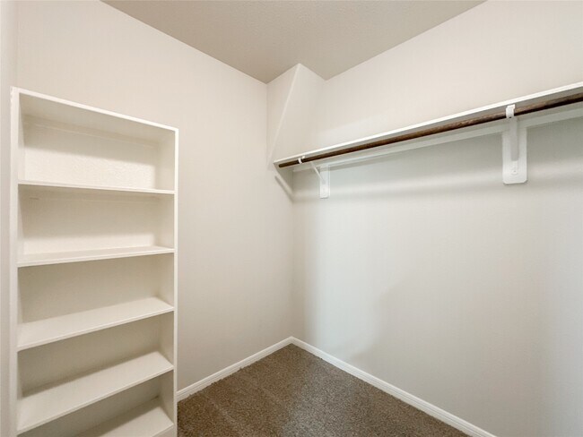 Building Photo - 105 Camelot Pl Ct