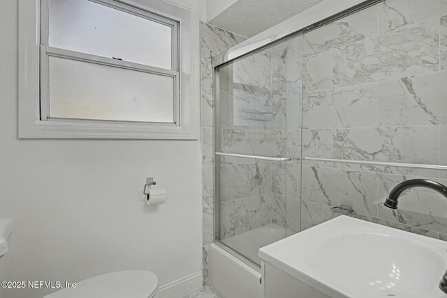 Building Photo - 1503 Broome St