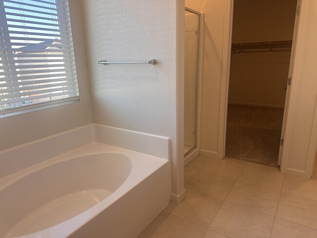 Building Photo - 1750 Yukon Territory Ave