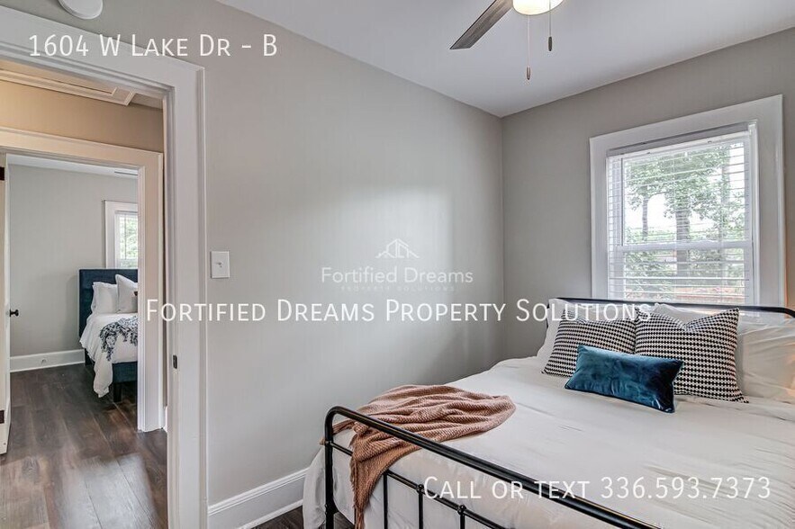 Building Photo - 1604 W Lake Dr