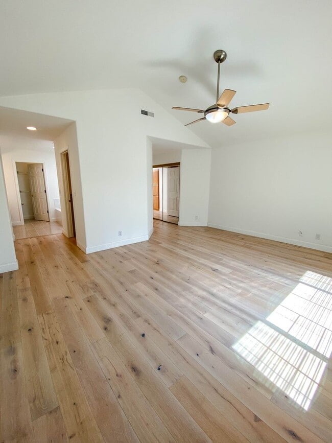 Building Photo - Amazing Downtown Campbell Location * Hardw...