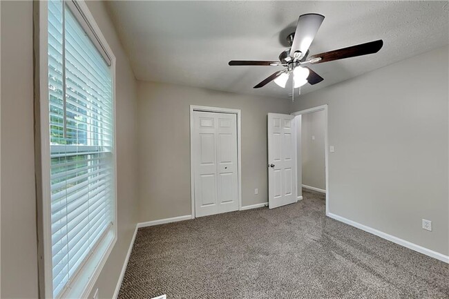 Building Photo - 174 Fox Dr