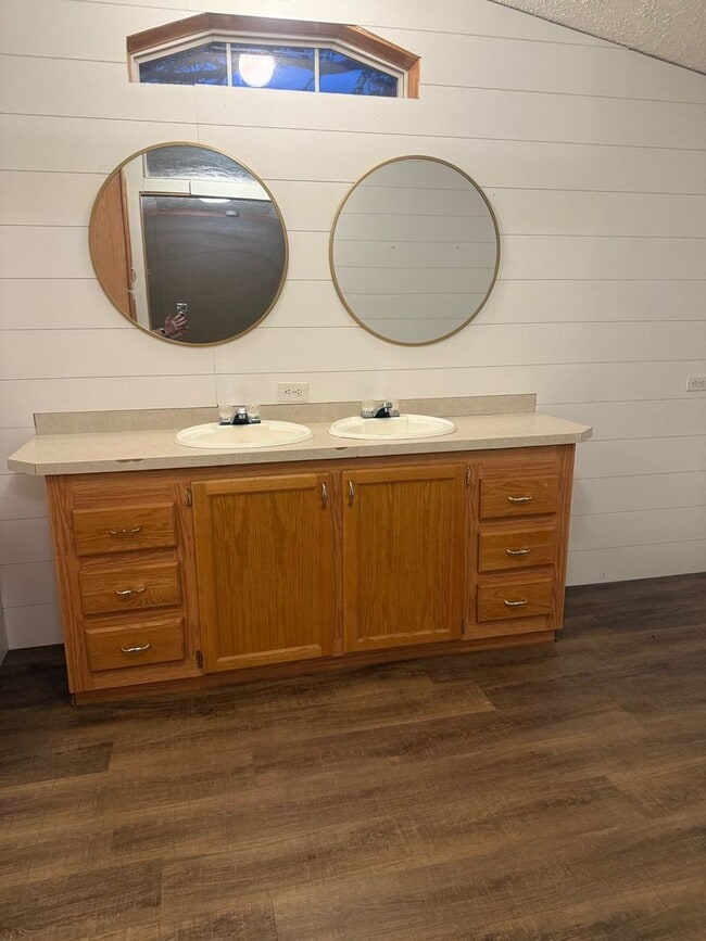 Building Photo - 808 N 8th St