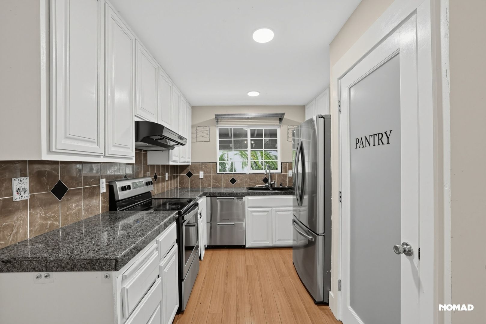 Building Photo - 3059 Rosemont Dr