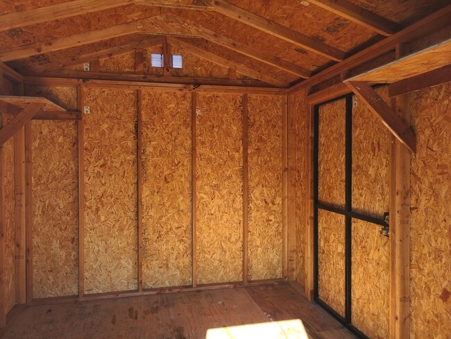 Building Photo - Spacious Ocean Beach 2 bed 1 bath just a few steps from Colliers Park.