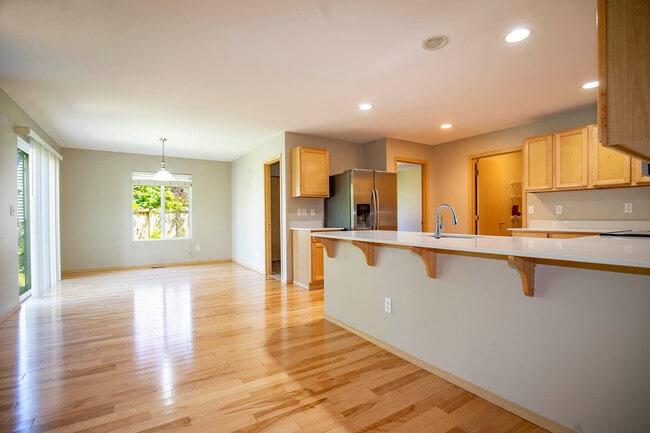 Building Photo - 34604 Cranberry Ct SE