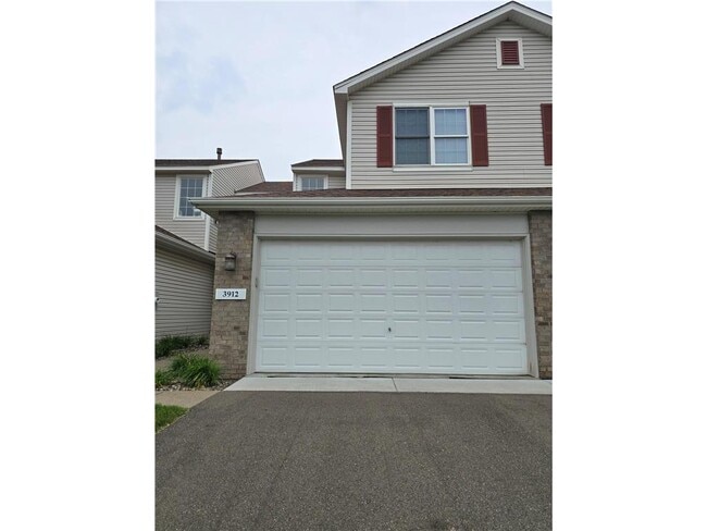 Building Photo - 3912 Everest Ln N