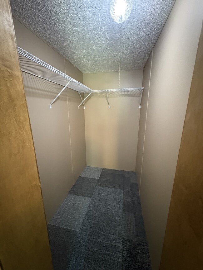 Building Photo - 152 Meadow Ln
