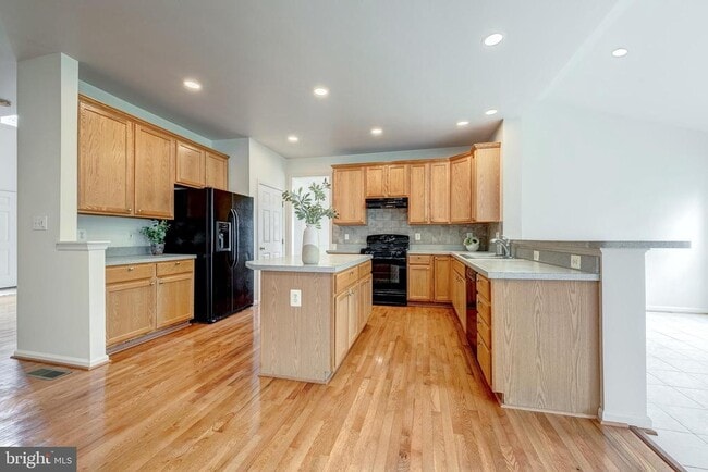 Building Photo - 42038 Cherish Ct