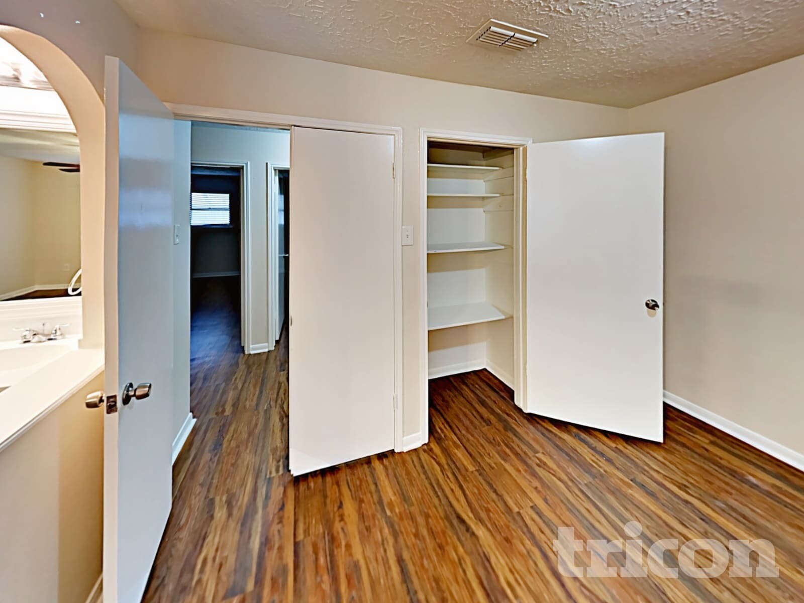 Building Photo - 16259 Hollow Wood Dr