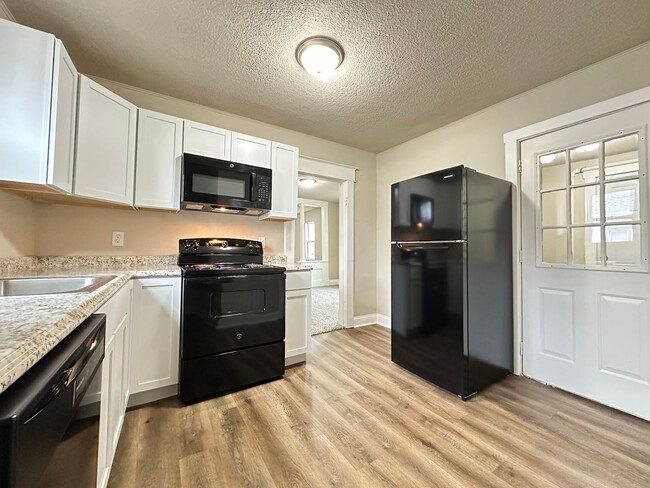Building Photo - 2 Bedroom Fully Remodeled Home Ogden Iowa
