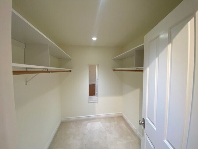 Building Photo - 340 Bishop Ave