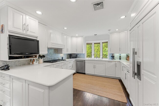 Building Photo - 40 Meadow Rd