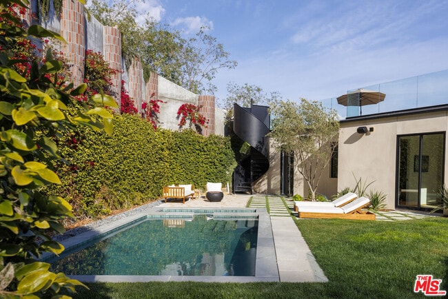 Building Photo - 3755 Camino de la Cumbre