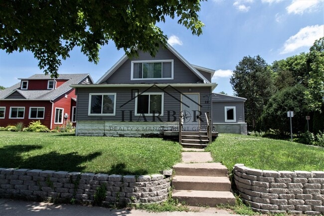 Building Photo - Spacious 2-Bedroom Living in the Heart of Rochester