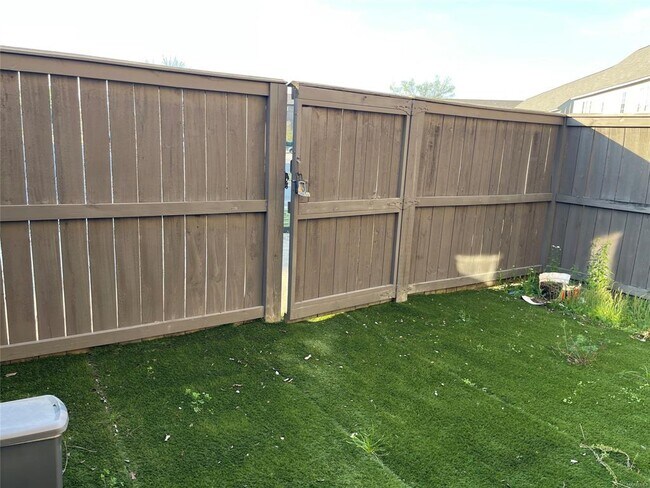 Building Photo - 4924 Upper James St