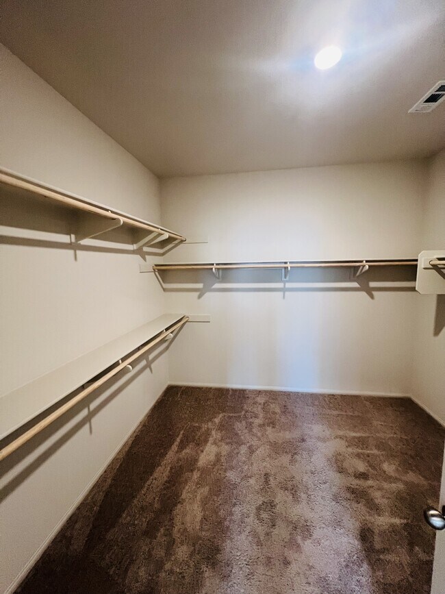 Building Photo - 40383 Birchfield Dr