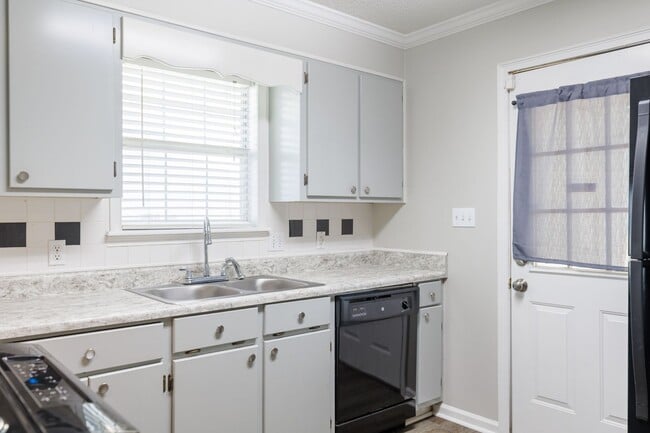 Building Photo - 3 Bedroom/2 Bath Home in Remerton