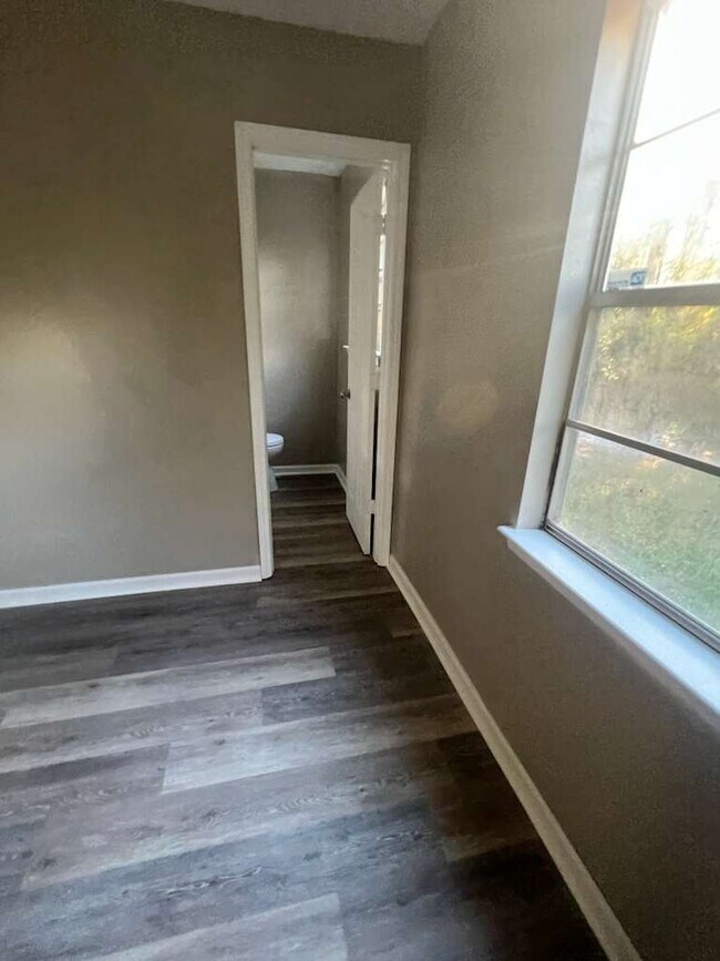 Building Photo - 10405 Riverbend Cir