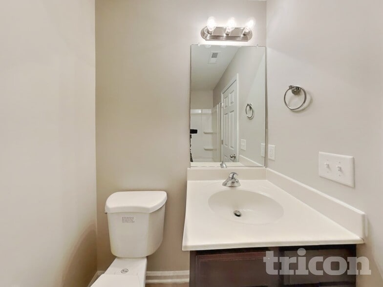 Building Photo - 2820 Wild Poplar Way