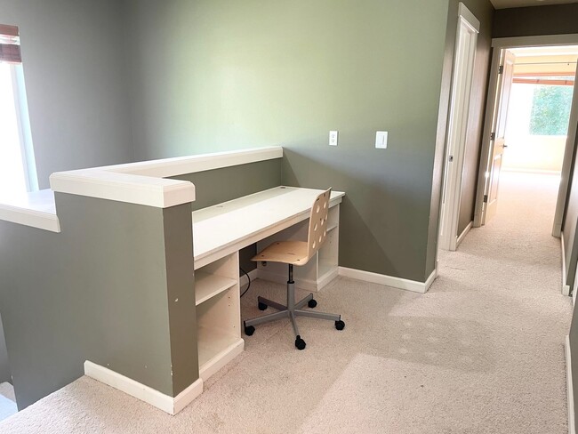 Building Photo - Beautiful 3 Bed 2.5 Bath Home in Redmond