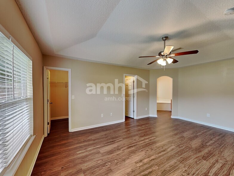 Building Photo - 9177 Prosperity Lake Dr