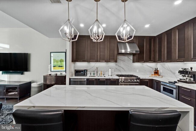 Building Photo - 1330 Lancaster St