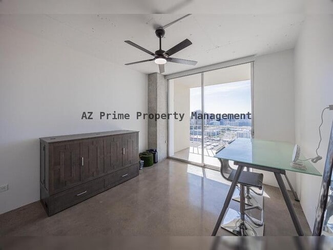 Building Photo - 207 W Clarendon Ave