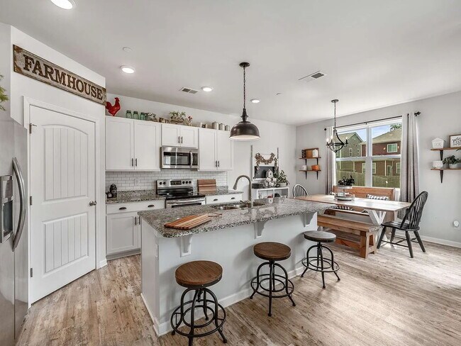 Building Photo - 324 Victory Cir