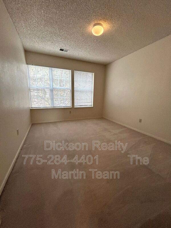 Building Photo - 956 Edgecliff Dr