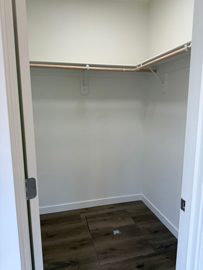 Building Photo - Brand New Stunning 3 Bed/2.5 Bath Townhous...