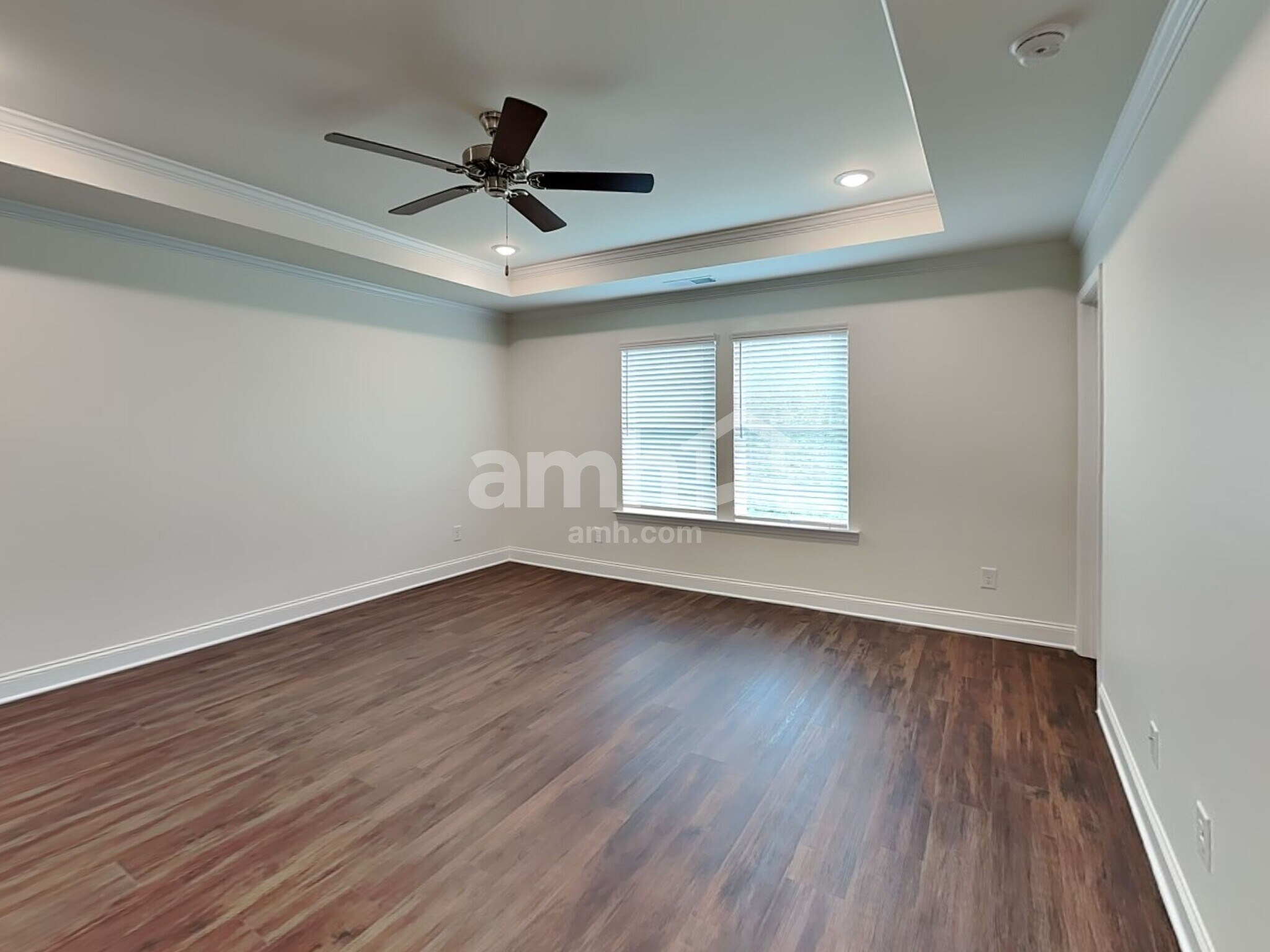 Building Photo - 303 Pecan Dr