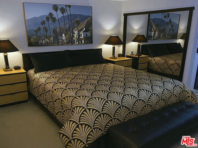 Building Photo - 500 E Amado Rd